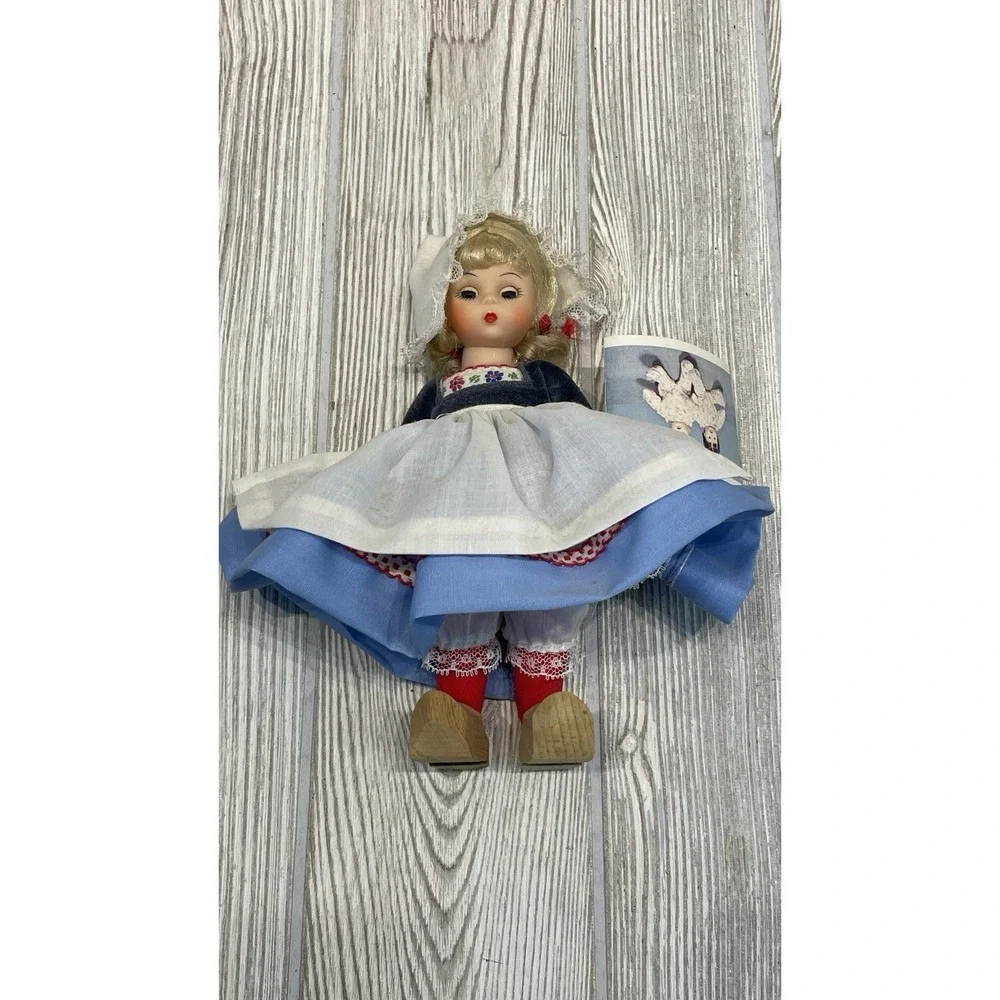 Madame Alexander International Dolls 591 NETHERLANDS GIRL 8